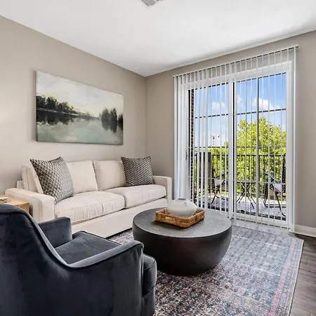 Luxury 1Br Penthouse Elevator Free Parking! Apartment